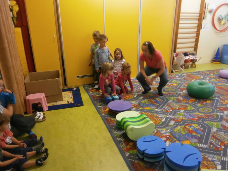 V naší školce byla 1 hodina cvičení a zábavy s bObles. Děti se seznámily s cvičební pomůckou bObles, která je vhodná na hraní i cvičení.   