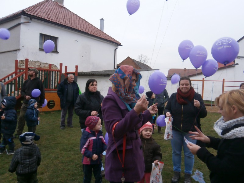 Vypouštění balonků s vánočním přáníčkem Vypouštění balonků s vánočním přáníčkem