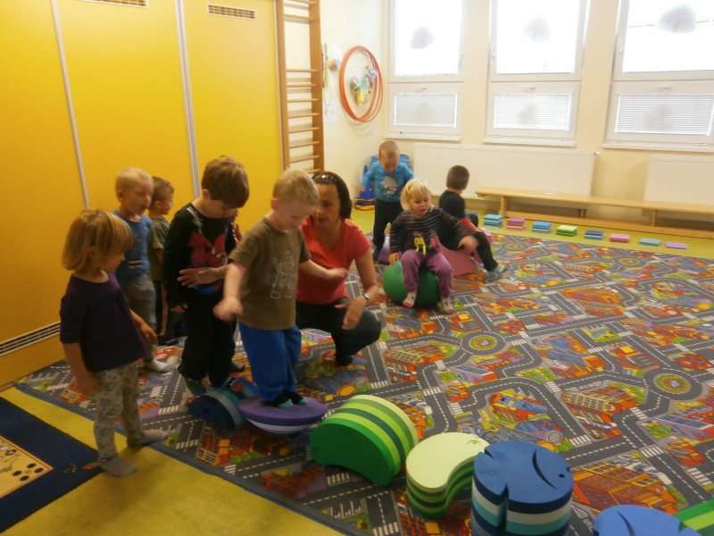 V naší školce byla 1 hodina cvičení a zábavy s bObles. Děti se seznámily s cvičební pomůckou bObles, která je vhodná na hraní i cvičení.   
